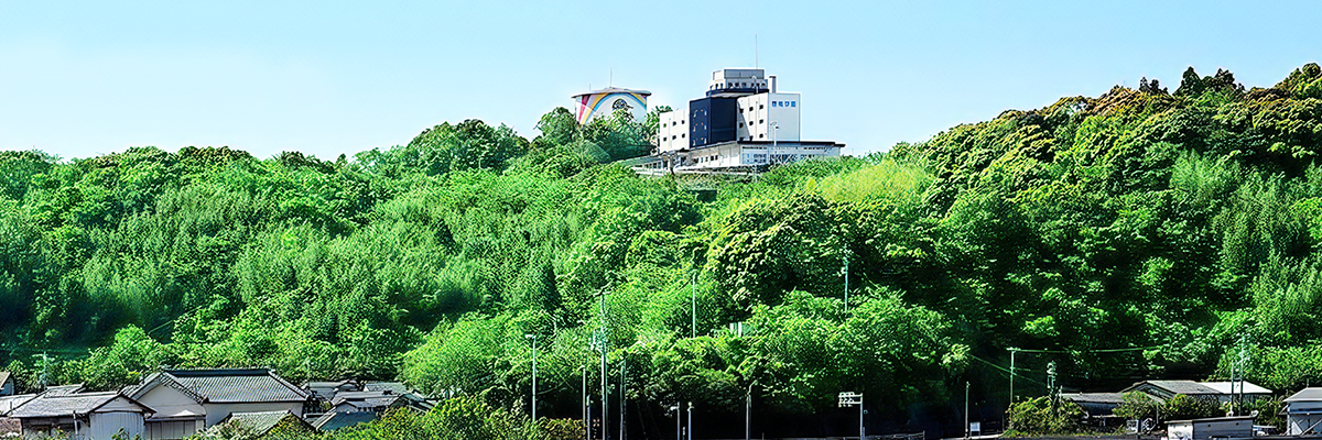 Hình ảnh bên ngoài Học viện Konan